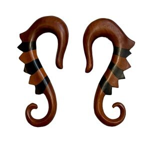 10mm Wooden Dragon Tail Ear Gauges Stretcher Hanger NEW Unisex